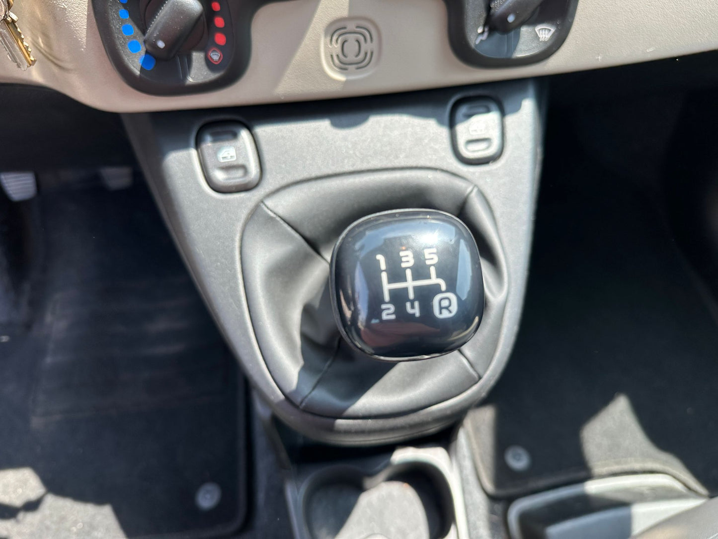 FIAT PANDA 0.9 TWINAIR LOUNGE – POCHI KM, INTERNI CURATI E ALIMENTAZIONE A GAS!