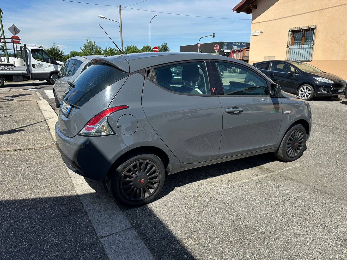 LANCIA YPSILON 1.2 GPL ECOCHIC GOLD – ELEGANTE, ECONOMICA E DALLO STILE UNICO!