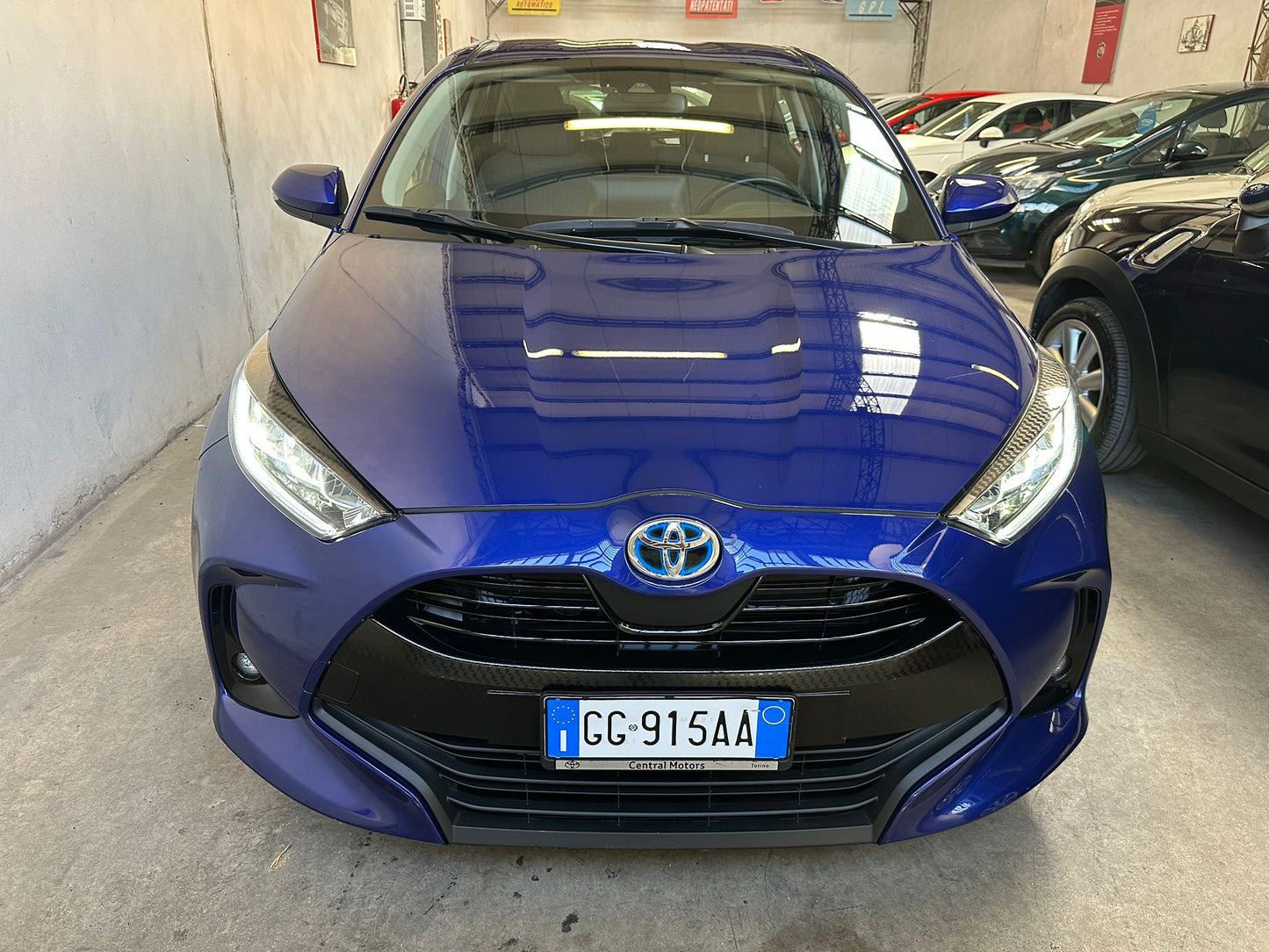 TOYOTA YARIS 1.5 HYBRID LOUNGE – L’IBRIDA COMPATTA, ELEGANTE E INTELLIGENTE!
