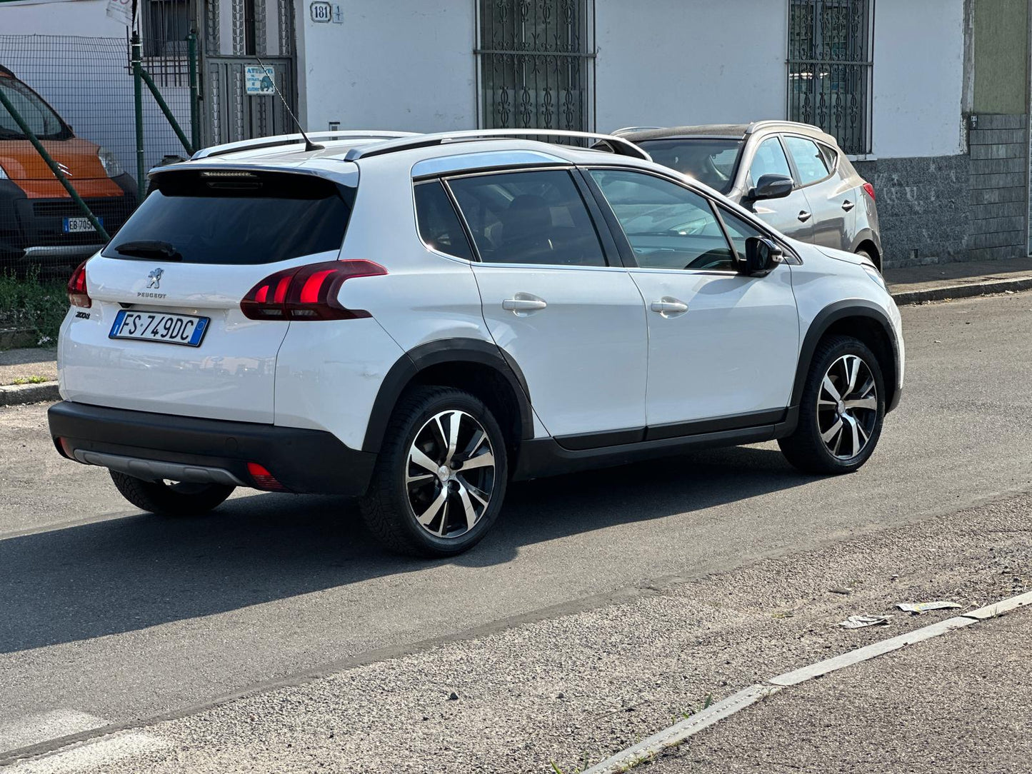PEUGEOT 2008 1.2 PURETECH TURBO 110 S&S BLACK MATT – ELEGANZA, TECNOLOGIA E GUIDA DINAMICA