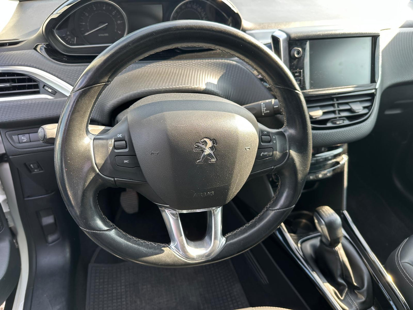 PEUGEOT 2008 1.2 PURETECH TURBO 110 S&S BLACK MATT – ELEGANZA, TECNOLOGIA E GUIDA DINAMICA