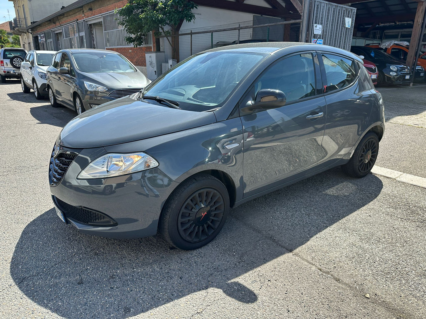 LANCIA YPSILON 1.2 GPL ECOCHIC GOLD – ELEGANTE, ECONOMICA E DALLO STILE UNICO!