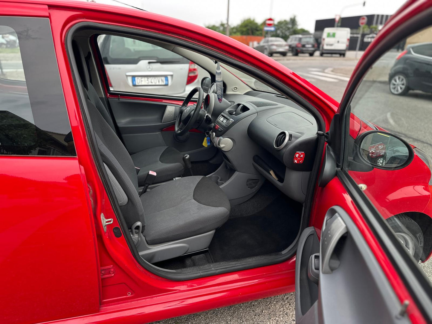 TOYOTA AYGO 1.0 VVT-i 5 PORTE SOL – COMPATTA, AGILE E CONSUMI RIDOTTI