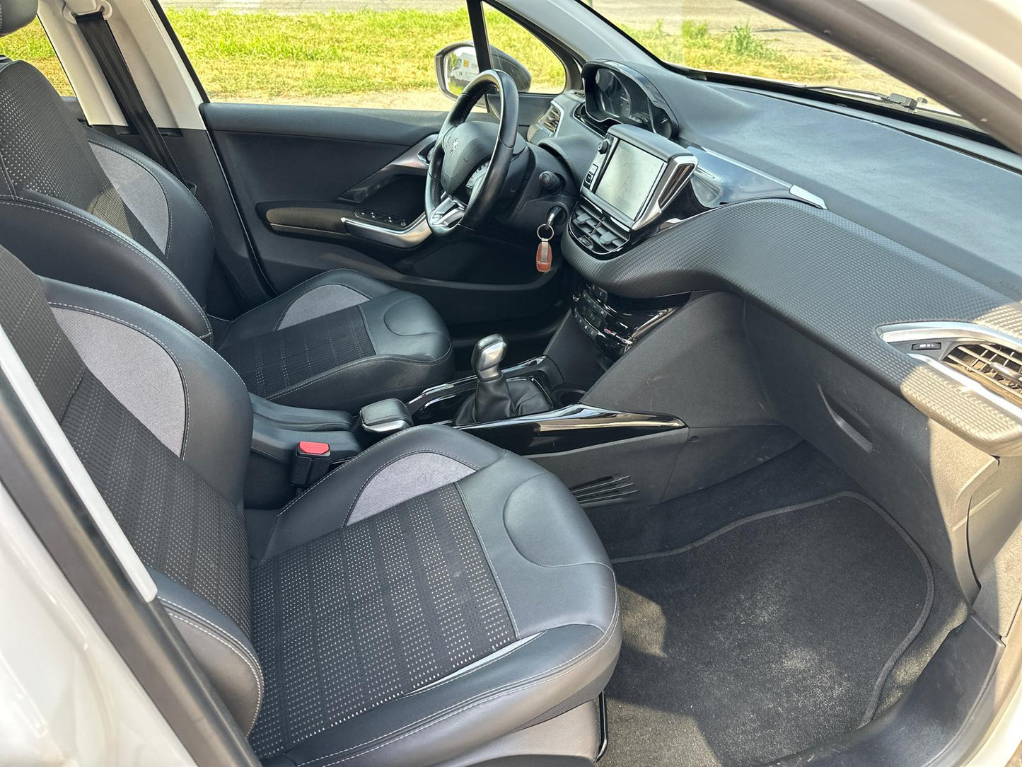 PEUGEOT 2008 1.2 PURETECH TURBO 110 S&S BLACK MATT – ELEGANZA, TECNOLOGIA E GUIDA DINAMICA