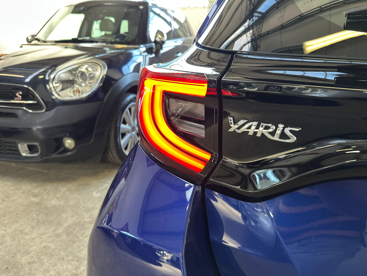 TOYOTA YARIS 1.5 HYBRID LOUNGE – L’IBRIDA COMPATTA, ELEGANTE E INTELLIGENTE!