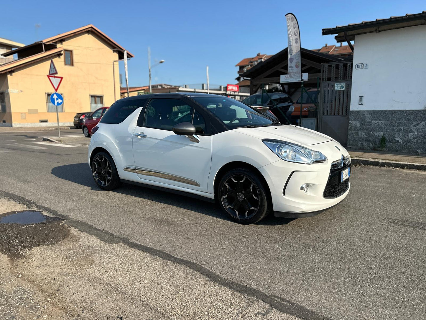 DS 3 1.2 VTi 82 JUST BLACK – COMPATTA, ELEGANTE E DALLO STILE UNICO
