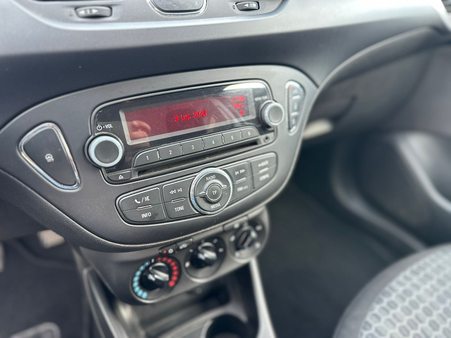 OPEL CORSA 1.4 GPL TECH 5 PORTE b-COLOR – MODERNA, EFFICIENTE E A GPL