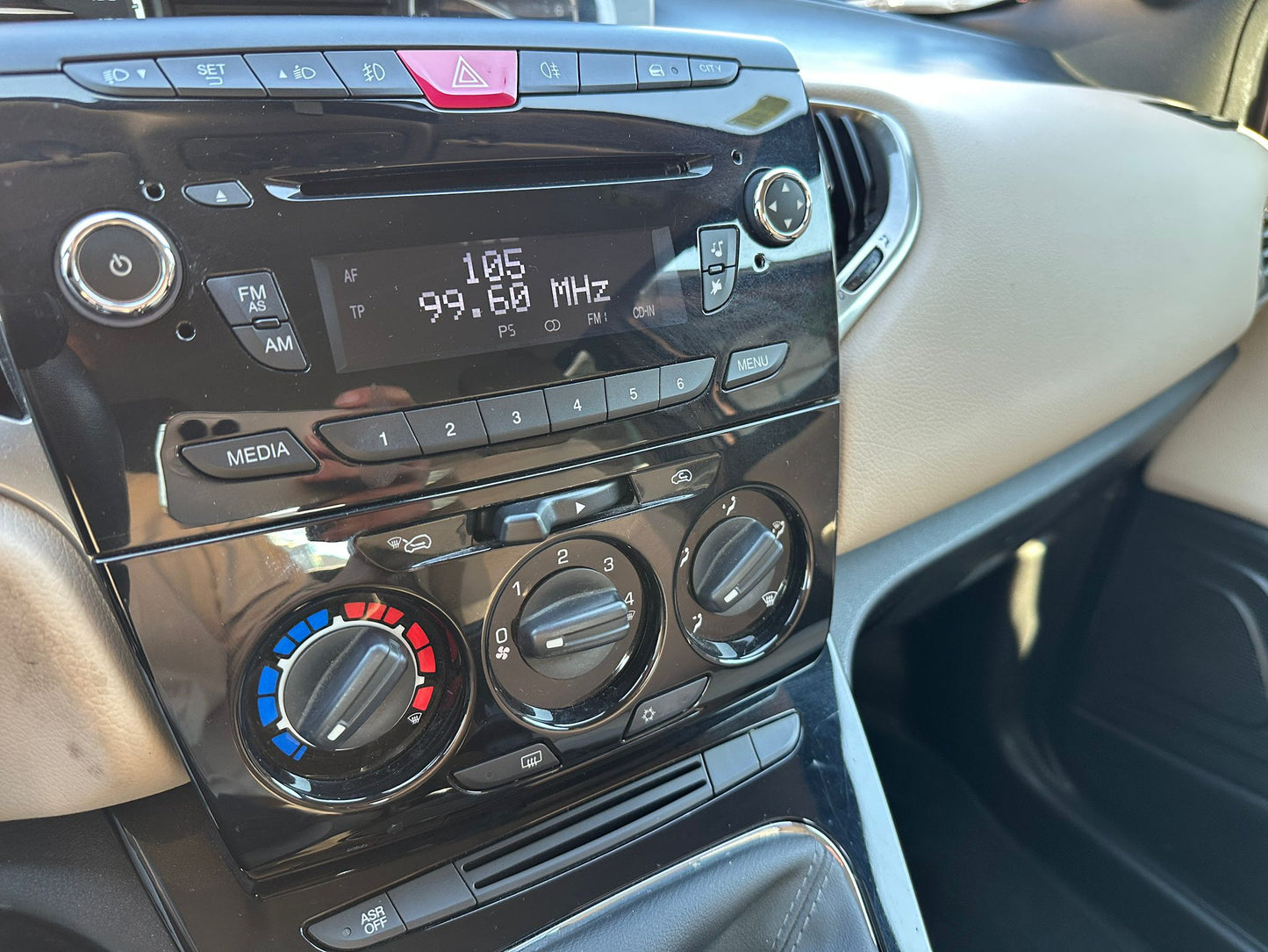 LANCIA YPSILON 1.2 ELLE – ELEGANZA E STILE ITALIANO, EURO 6 E BEN ACCESSORIATA!