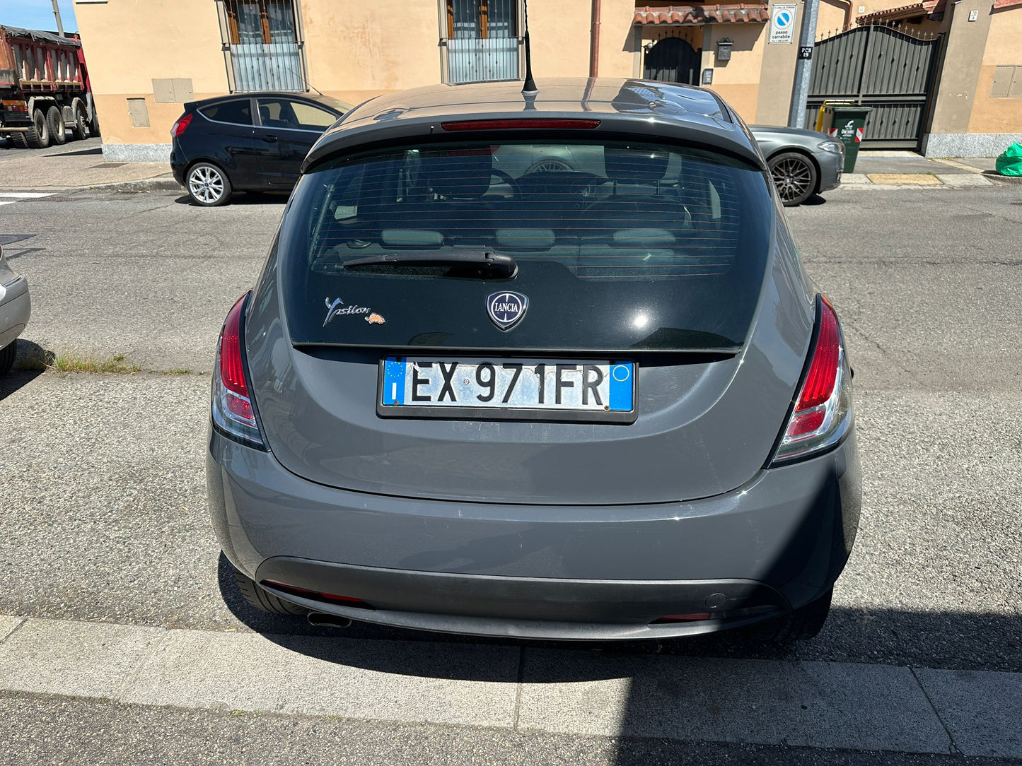 LANCIA YPSILON 1.2 GPL ECOCHIC GOLD – ELEGANTE, ECONOMICA E DALLO STILE UNICO!