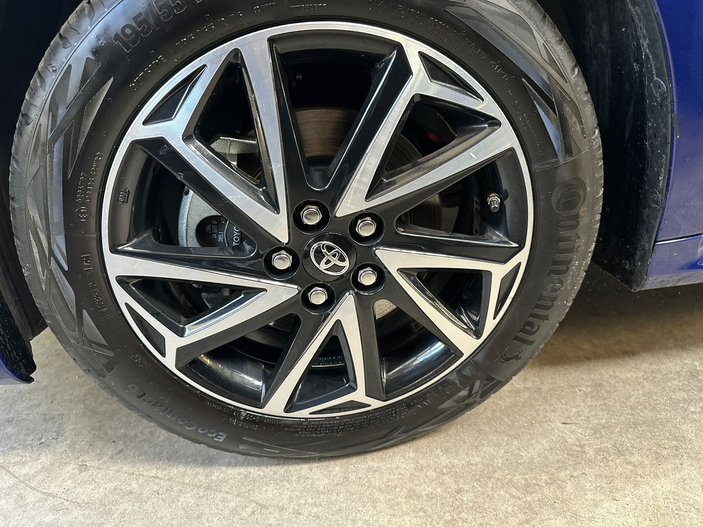 TOYOTA YARIS 1.5 HYBRID LOUNGE – L’IBRIDA COMPATTA, ELEGANTE E INTELLIGENTE!