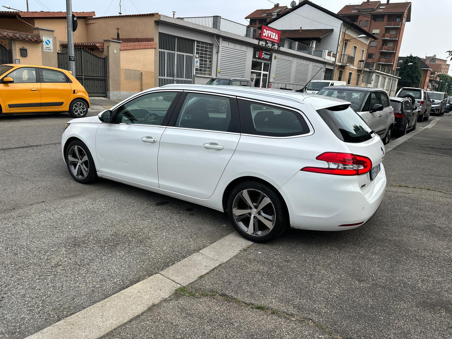 PEUGEOT 308 SW 1.6 BlueHDi 120 CV EAT6 GT LINE – SPORTIVA, SPAZIOSA E SUPER ACCESSORIATA!