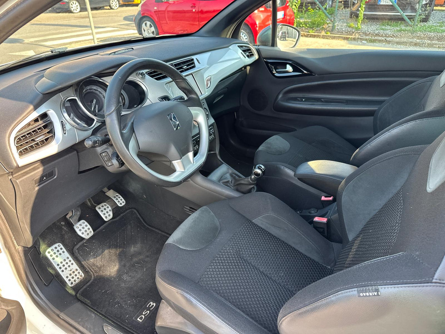 DS 3 1.2 VTi 82 JUST BLACK – COMPATTA, ELEGANTE E DALLO STILE UNICO