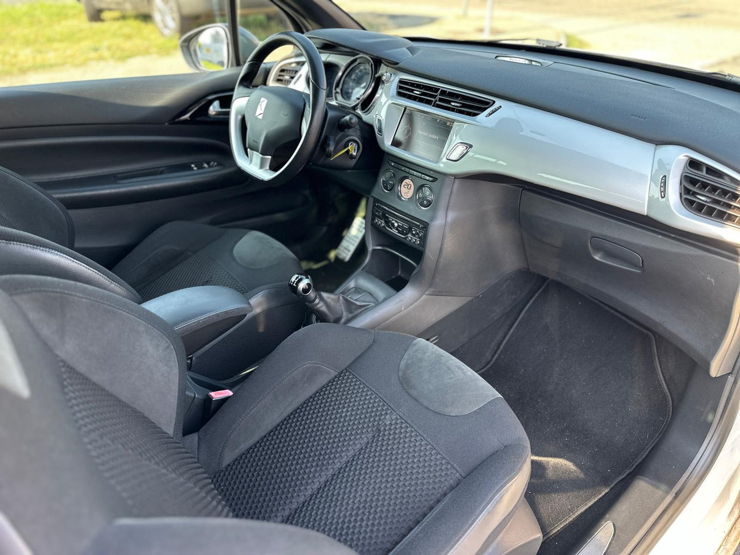 DS 3 1.2 VTi 82 JUST BLACK – COMPATTA, ELEGANTE E DALLO STILE UNICO