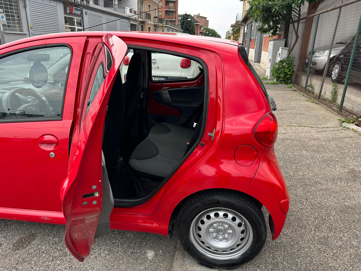 TOYOTA AYGO 1.0 VVT-i 5 PORTE SOL – COMPATTA, AGILE E CONSUMI RIDOTTI