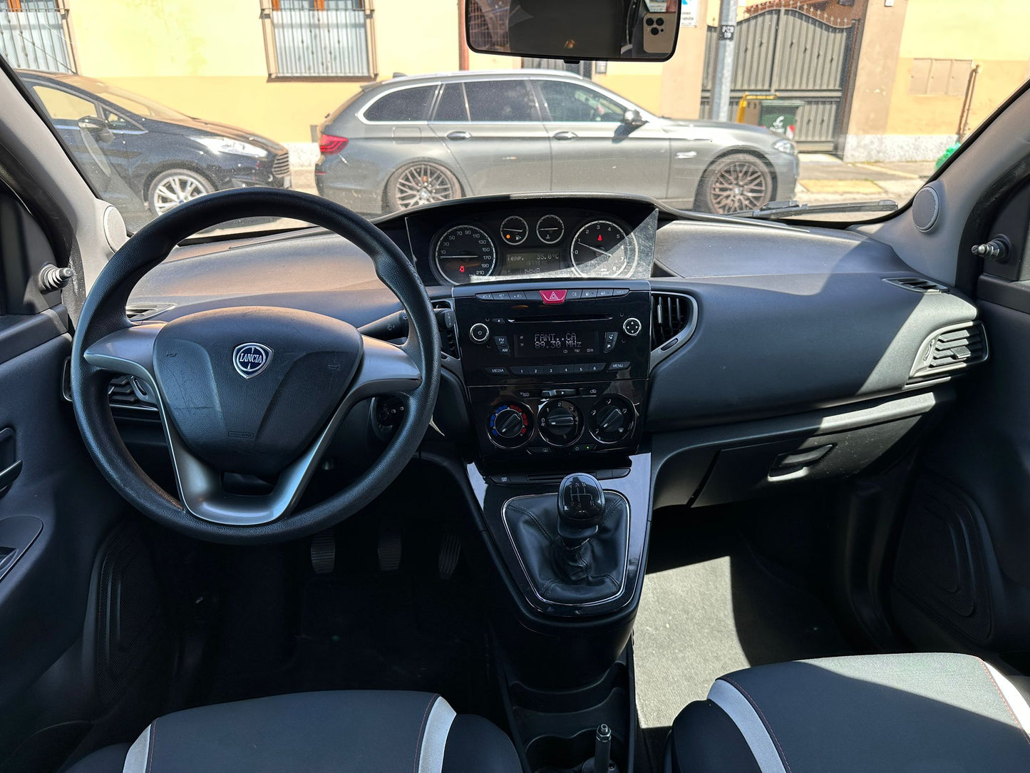 LANCIA YPSILON 1.2 GPL ECOCHIC GOLD – ELEGANTE, ECONOMICA E DALLO STILE UNICO!