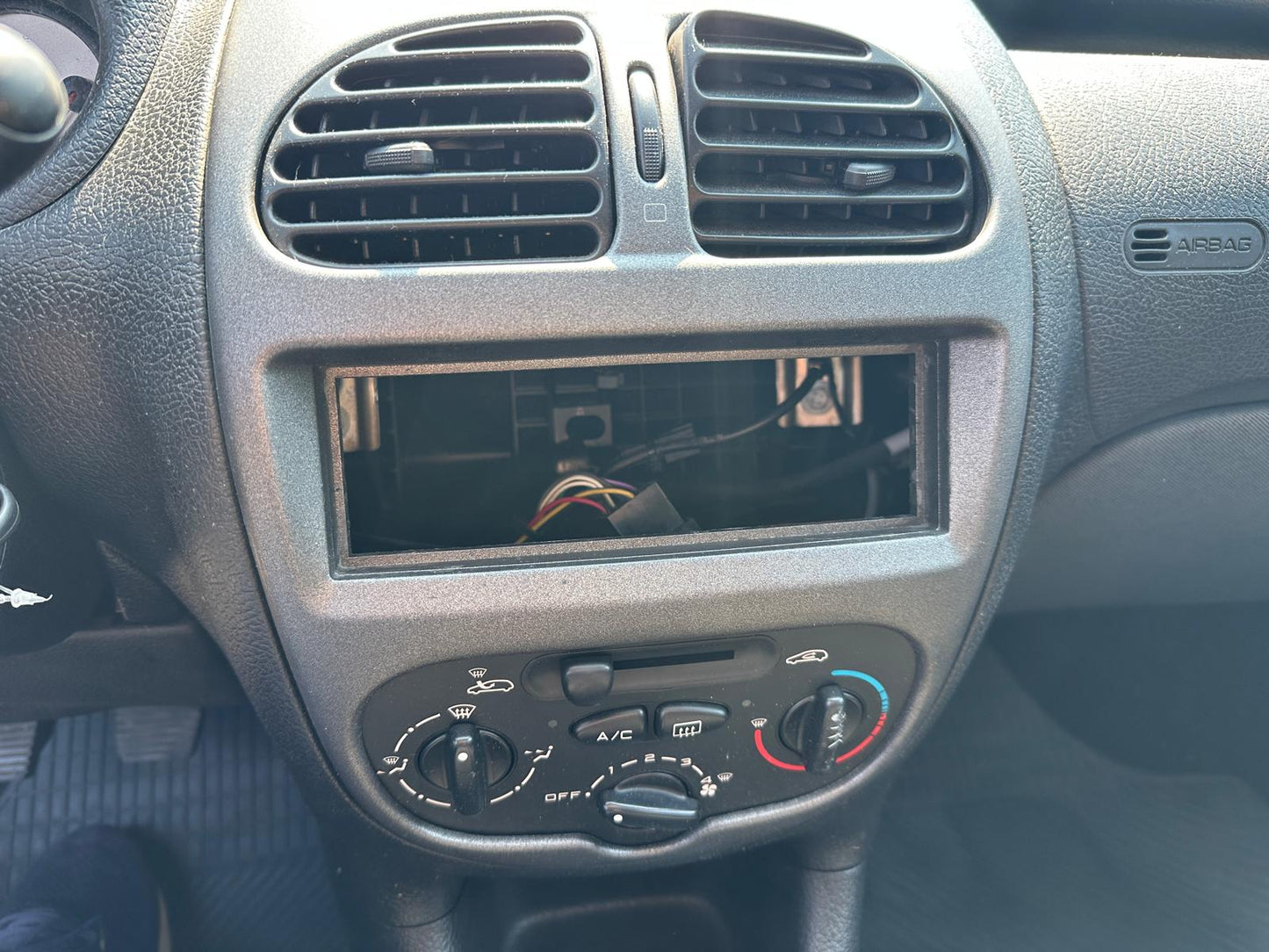 PEUGEOT 206 1.4 5P ENFANT TERRIBLE – PRATICA, SCATTANTE E DALLO STILE GIOVANE