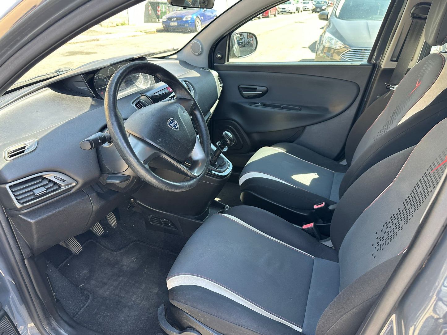 LANCIA YPSILON 1.2 GPL ECOCHIC GOLD – ELEGANTE, ECONOMICA E DALLO STILE UNICO!