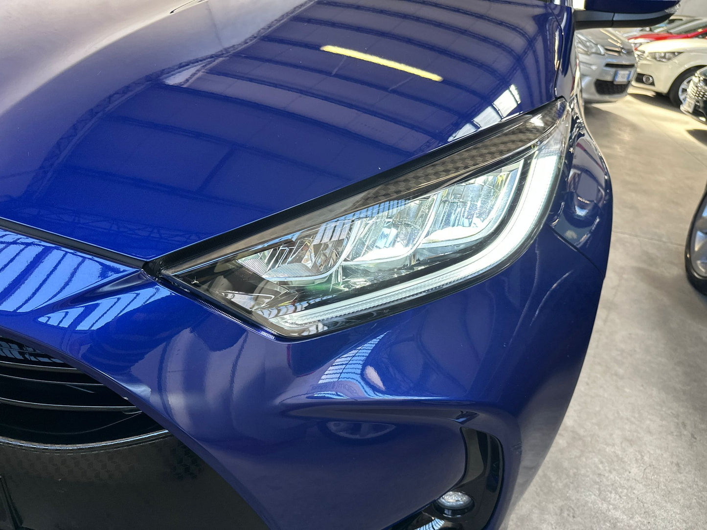 TOYOTA YARIS 1.5 HYBRID LOUNGE – L’IBRIDA COMPATTA, ELEGANTE E INTELLIGENTE!