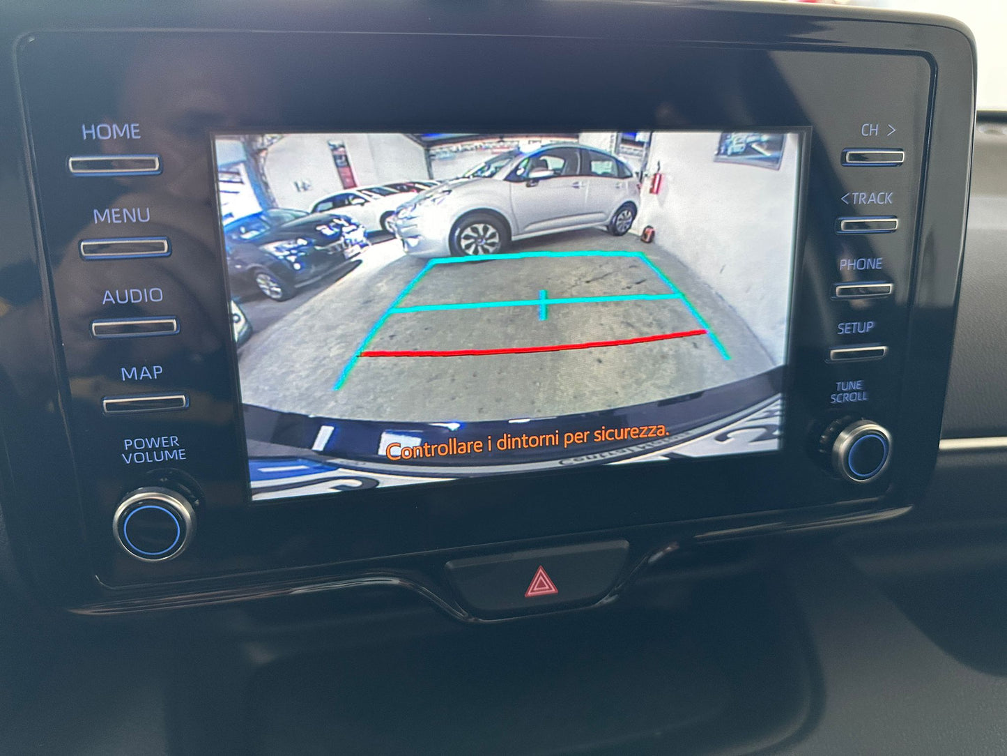 TOYOTA YARIS 1.5 HYBRID LOUNGE – L’IBRIDA COMPATTA, ELEGANTE E INTELLIGENTE!