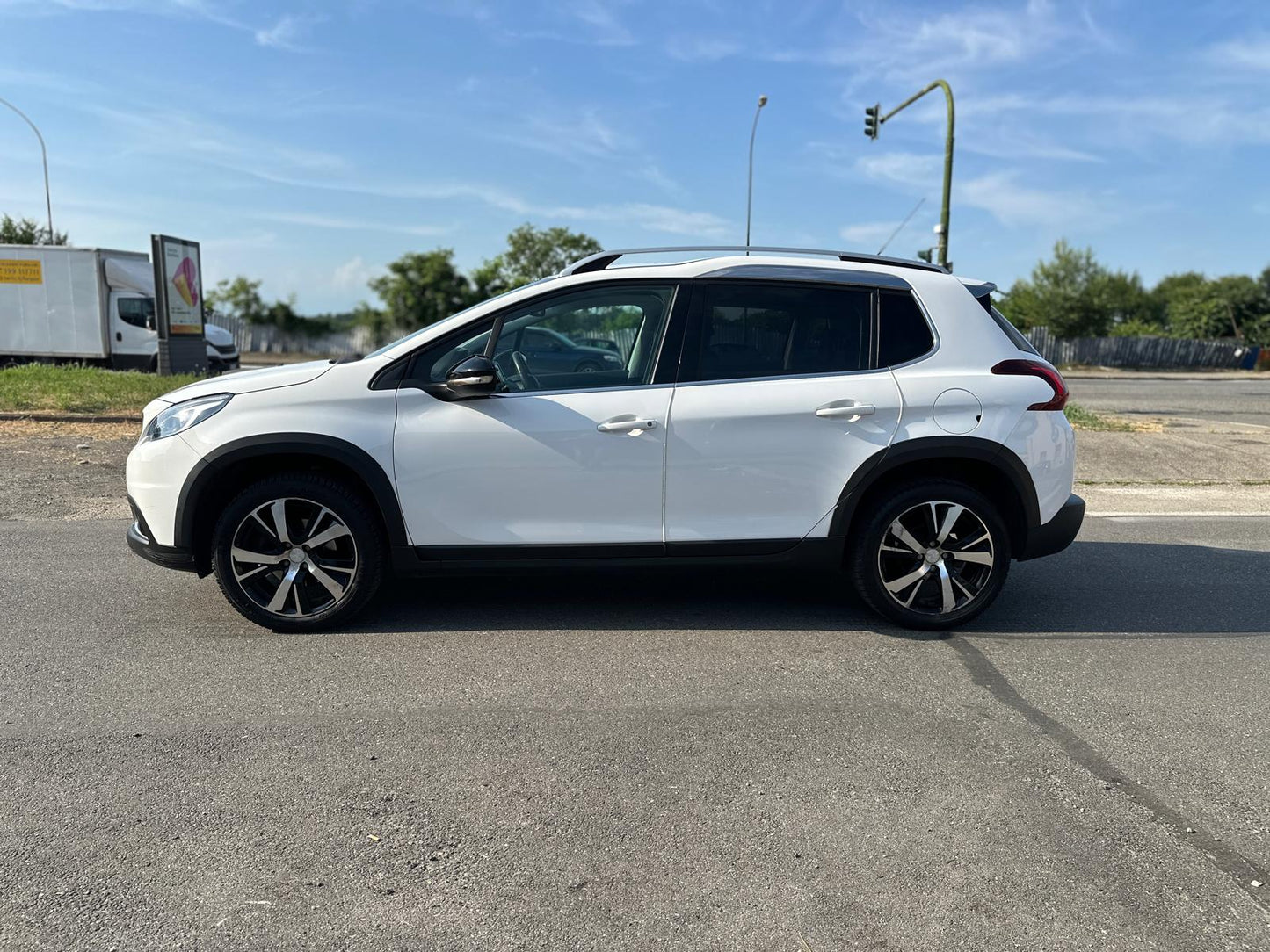 PEUGEOT 2008 1.2 PURETECH TURBO 110 S&S BLACK MATT – ELEGANZA, TECNOLOGIA E GUIDA DINAMICA