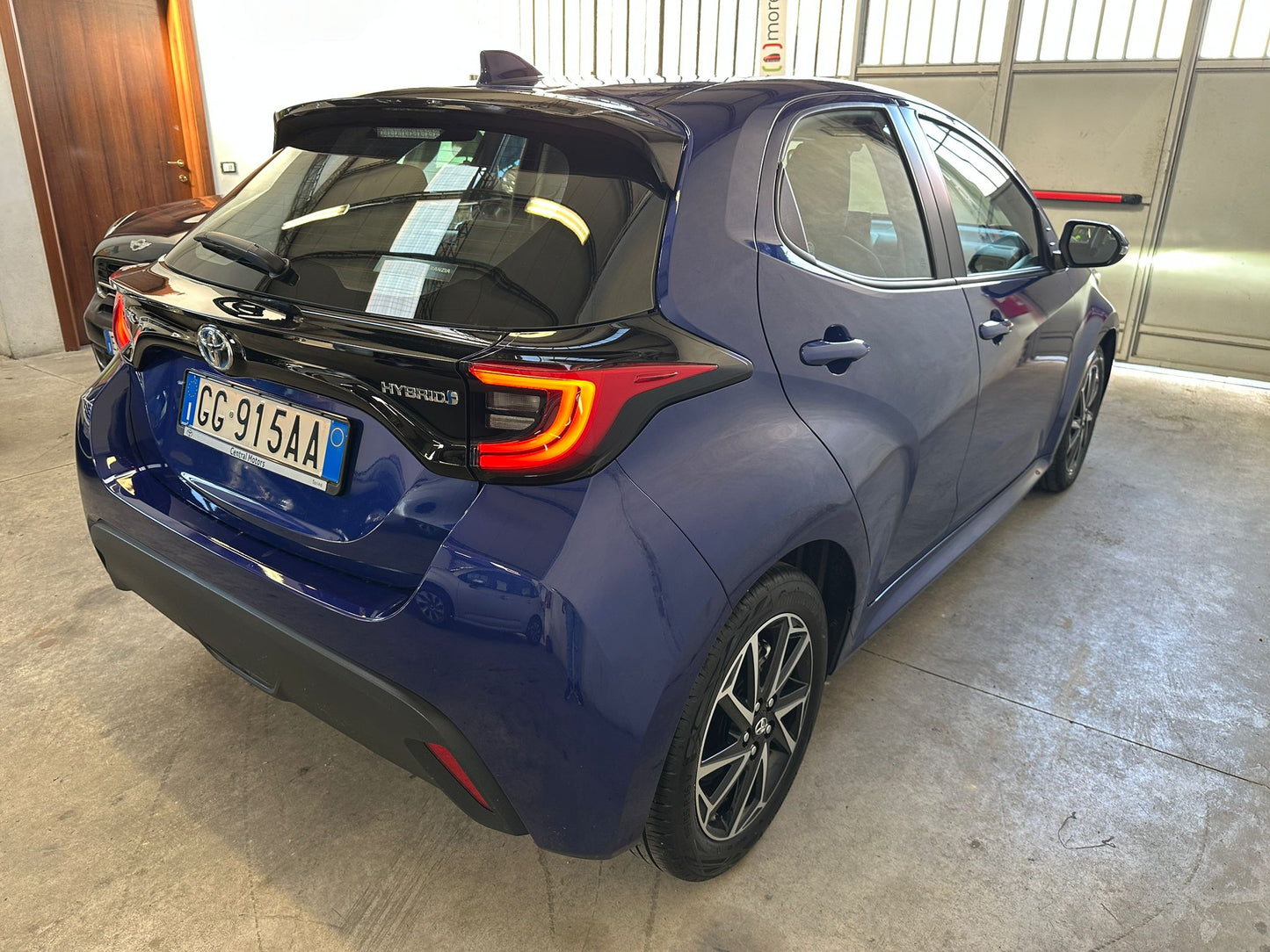 TOYOTA YARIS 1.5 HYBRID LOUNGE – L’IBRIDA COMPATTA, ELEGANTE E INTELLIGENTE!