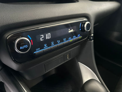 TOYOTA YARIS 1.5 HYBRID LOUNGE – L’IBRIDA COMPATTA, ELEGANTE E INTELLIGENTE!