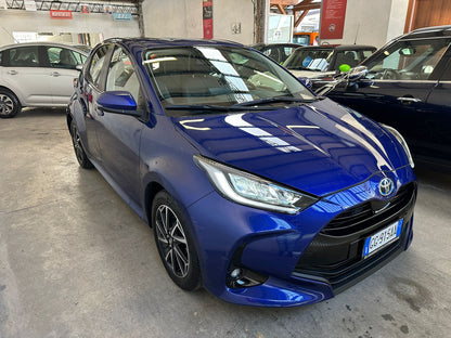 TOYOTA YARIS 1.5 HYBRID LOUNGE – L’IBRIDA COMPATTA, ELEGANTE E INTELLIGENTE!