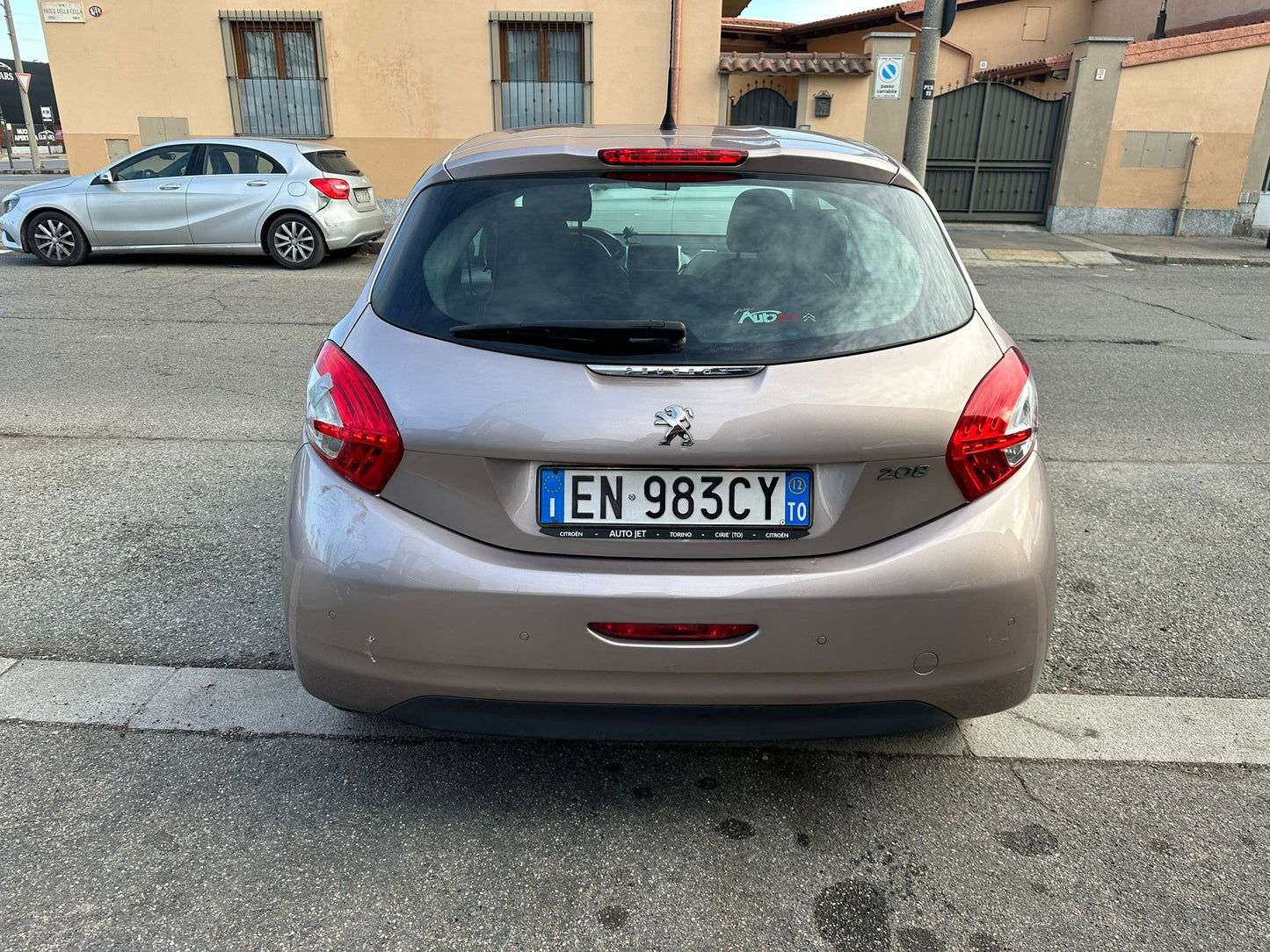 PEUGEOT 208 1.2 VTi 82 CV Allure – Compatta, Elegante e Affidabile!