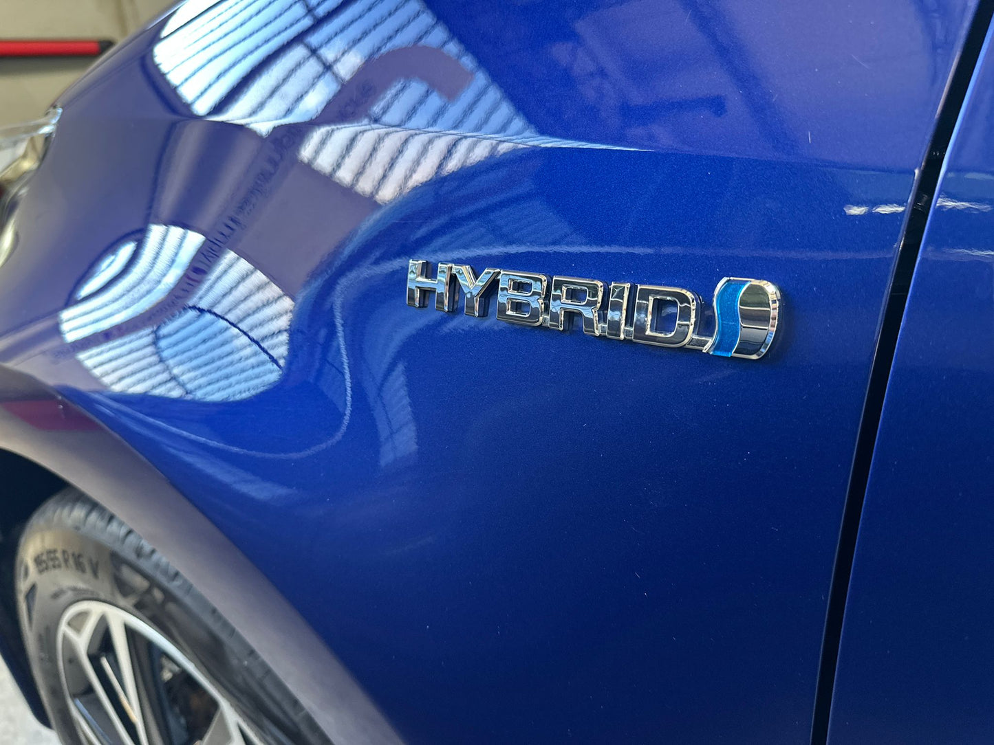 TOYOTA YARIS 1.5 HYBRID LOUNGE – L’IBRIDA COMPATTA, ELEGANTE E INTELLIGENTE!