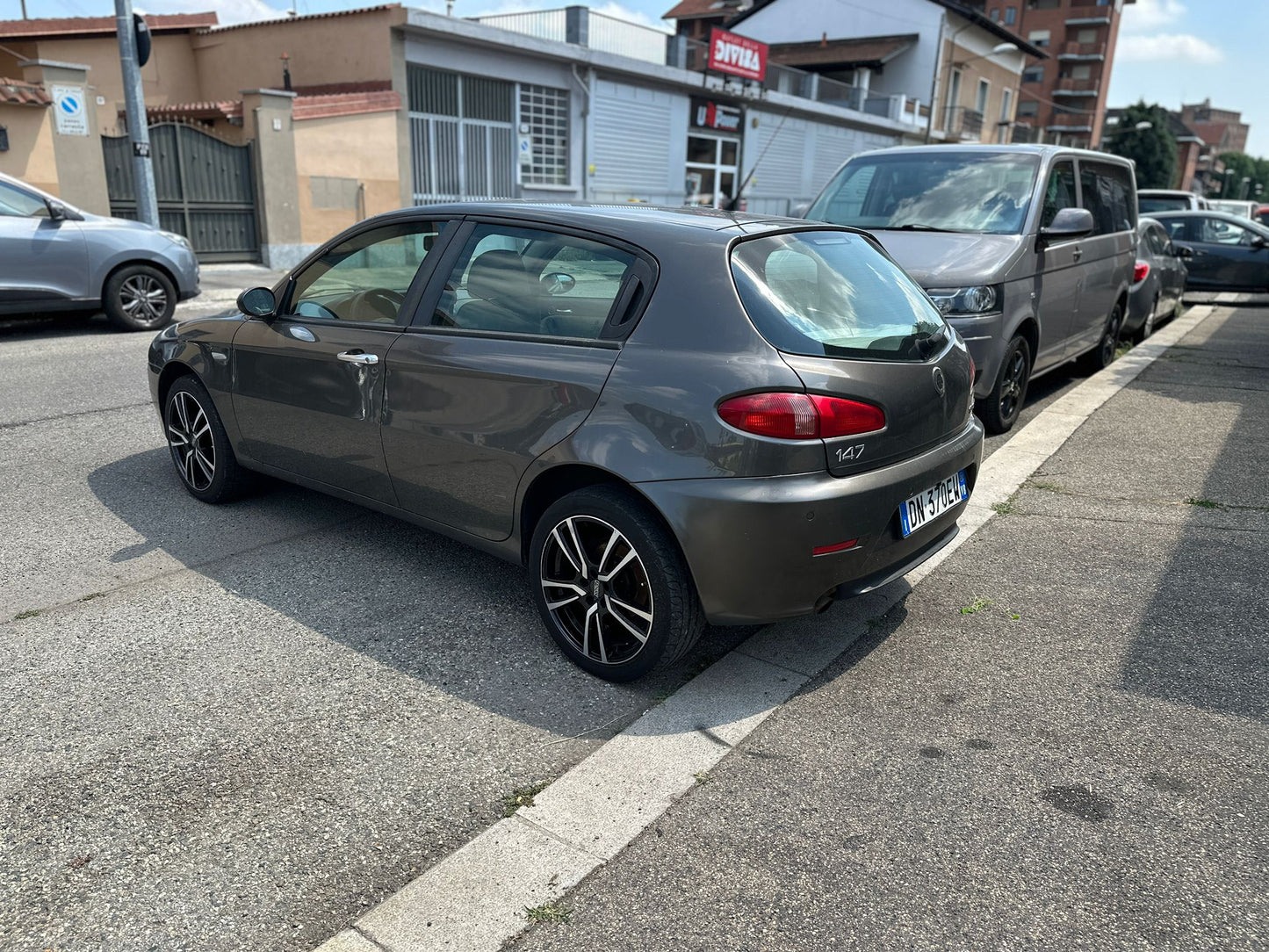 ALFA ROMEO 147 1.6 16V TS 5P BLACK LINE – GPL E STILE SPORTIVO SENZA TEMPO