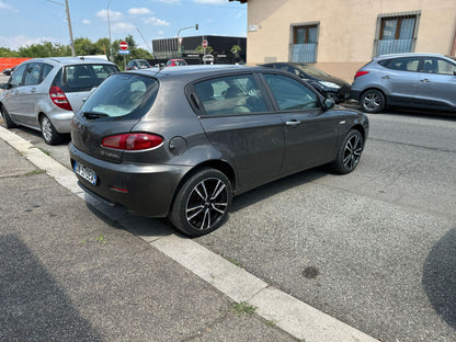 ALFA ROMEO 147 1.6 16V TS 5P BLACK LINE – GPL E STILE SPORTIVO SENZA TEMPO