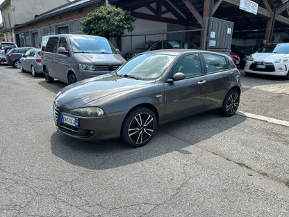 ALFA ROMEO 147 1.6 16V TS 5P BLACK LINE – GPL E STILE SPORTIVO SENZA TEMPO